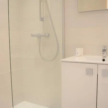 Renove En Front De Mer, 3 Pieces, Terrasse, Parking, Equipe, Ideal Familles, 6 Pers. - Fr-1-251-281 Apartment